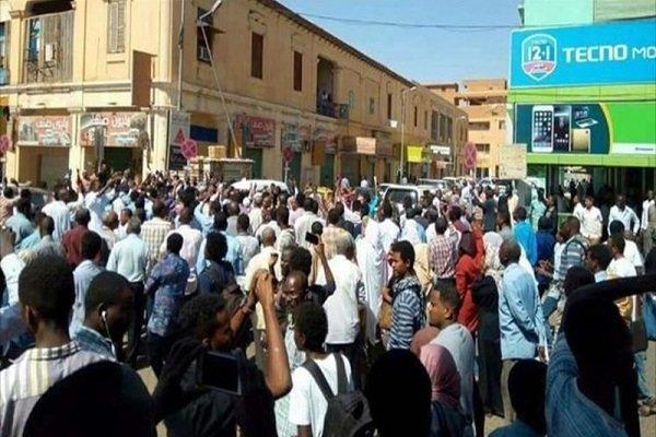 سودان در حالت حکومت نظامی، گرانی نان کار دست عمرالبشیر داد!
