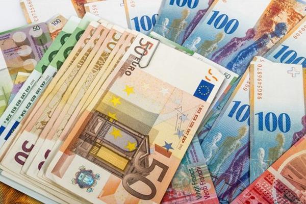 نرخ رسمی انواع ارز، قیمت یورو و پوند بالا رفت