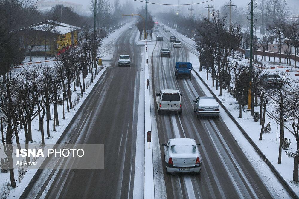 برف و باران در محورهای 26 استان و انسداد 13 جاده