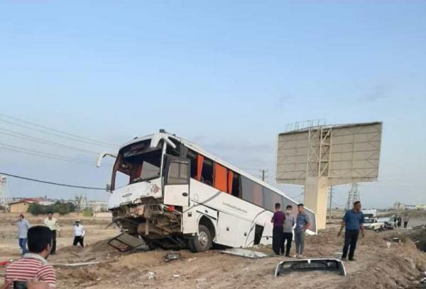 برخورد اتوبوس با گاردریل در بوانات فارس 10 مصدوم برجا گذاشت