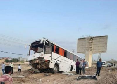 برخورد اتوبوس با گاردریل در بوانات فارس 10 مصدوم برجا گذاشت
