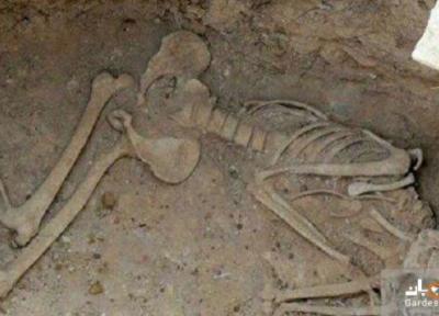 کشف اسکلت یک انسان 2000 ساله در سیلاب ، جزئیات کشف مقبره تاریخی در استان اصفهان