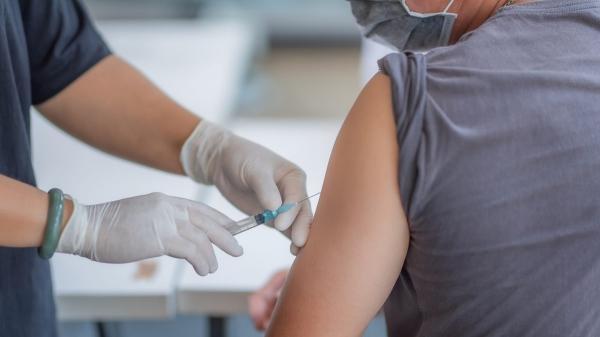 بعد از تزریق واکسن کرونا چه اتفاقی در بدن رخ می دهد؟