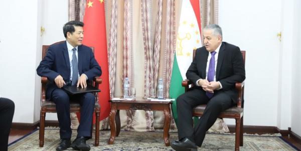 تقویت همکاری های دوجانبه محور ملاقات وزیر خارجه تاجیکستان و نماینده ویژه چین