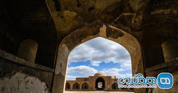 کاروانسرای سنگی آهوان یکی از برترین جاذبه های گردشگری استان سمنان است